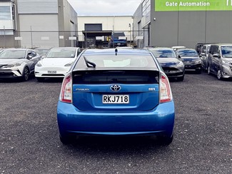 2013 Toyota PRIUS - Thumbnail