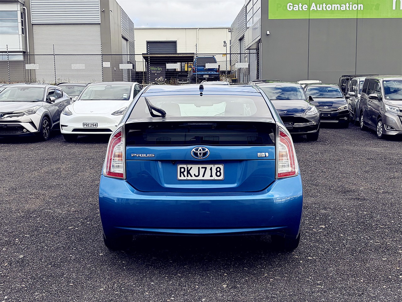 2013 Toyota PRIUS
