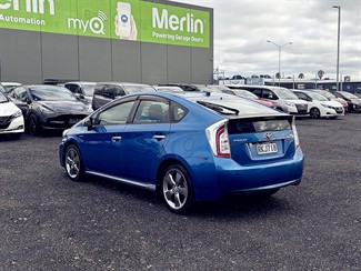 2013 Toyota PRIUS - Thumbnail