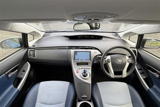 2013 Toyota PRIUS - Thumbnail