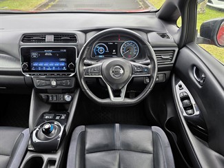 2020 Nissan LEAF - Thumbnail
