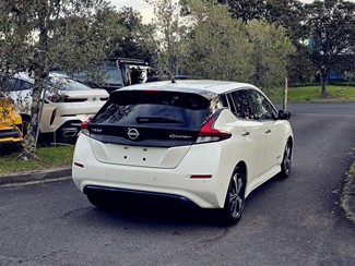 2022 Nissan LEAF - Thumbnail