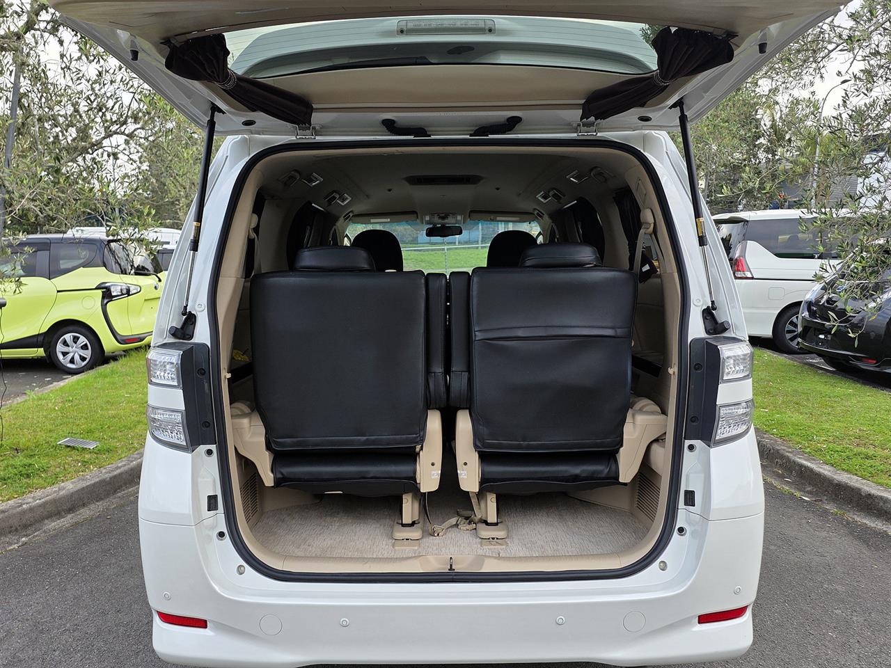 2012 Toyota Vellfire