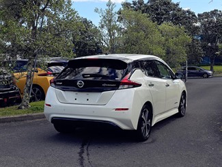2018 Nissan LEAF - Thumbnail