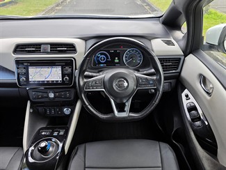 2018 Nissan LEAF - Thumbnail