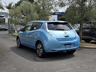 2016 Nissan LEAF - Thumbnail