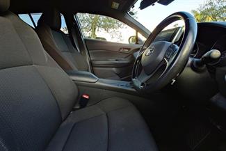 2017 Toyota C-Hr - Thumbnail