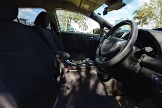 2016 Nissan LEAF - Thumbnail