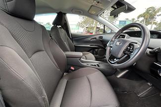 2019 Toyota PRIUS - Thumbnail