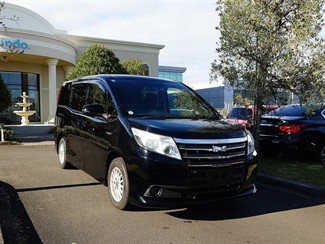 2015 Toyota NOAH - Thumbnail