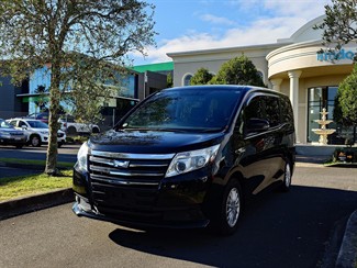 2015 Toyota NOAH - Thumbnail