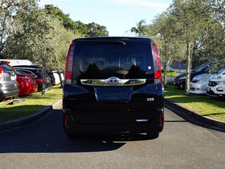 2015 Toyota NOAH - Thumbnail