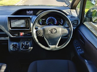 2015 Toyota NOAH - Thumbnail