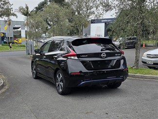 2021 Nissan LEAF - Thumbnail