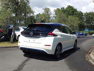 2020 Nissan LEAF - Thumbnail