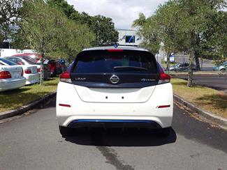 2020 Nissan LEAF - Thumbnail