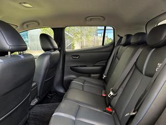 2021 Nissan LEAF - Thumbnail