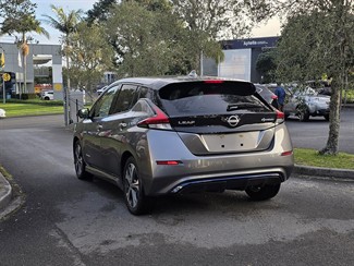 2022 Nissan LEAF - Thumbnail