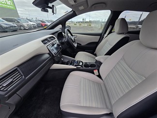 2018 Nissan LEAF - Thumbnail