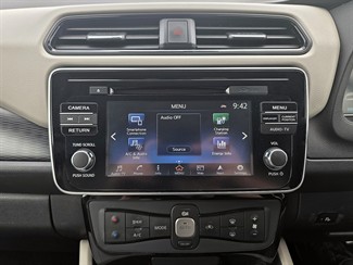 2018 Nissan LEAF - Thumbnail