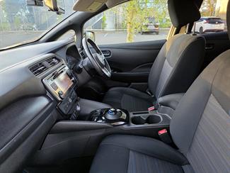 2019 Nissan LEAF - Thumbnail