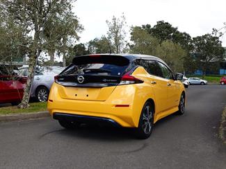 2018 Nissan LEAF - Thumbnail