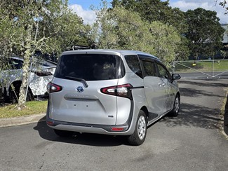 2016 Toyota SIENTA - Thumbnail