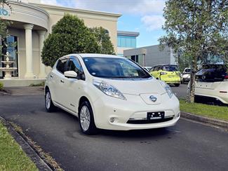 2016 Nissan LEAF - Thumbnail