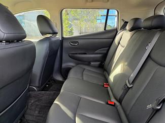 2016 Nissan LEAF - Thumbnail