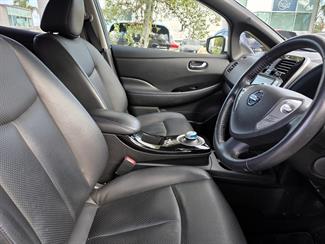 2016 Nissan LEAF - Thumbnail