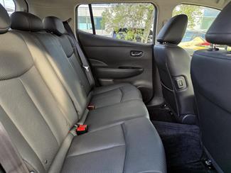 2016 Nissan LEAF - Thumbnail