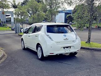 2016 Nissan LEAF - Thumbnail