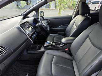 2016 Nissan LEAF - Thumbnail