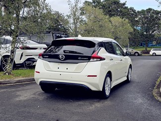 2021 Nissan LEAF - Thumbnail