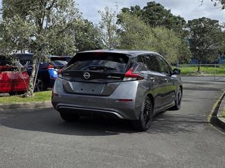 2022 Nissan LEAF - Thumbnail