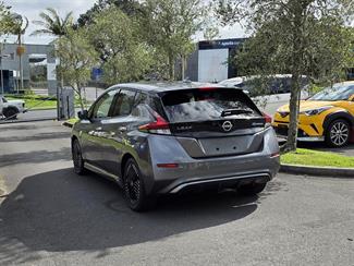 2022 Nissan LEAF - Thumbnail
