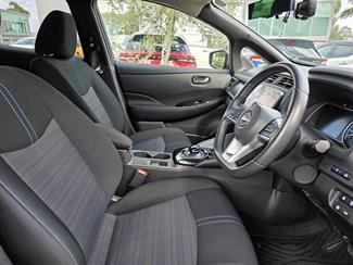 2022 Nissan LEAF - Thumbnail