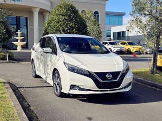 2017 Nissan LEAF - Thumbnail