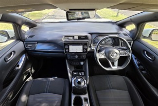 2017 Nissan LEAF - Thumbnail