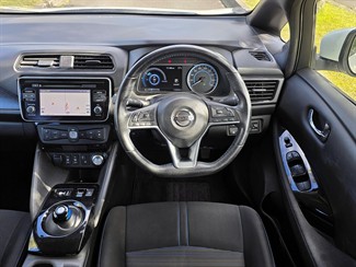 2017 Nissan LEAF - Thumbnail