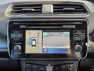 2017 Nissan LEAF - Thumbnail