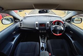 2006 Mitsubishi OUTLANDER - Thumbnail