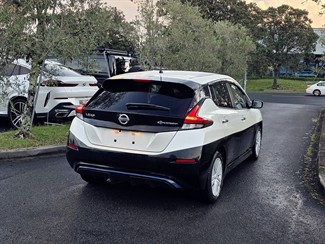 2018 Nissan LEAF - Thumbnail
