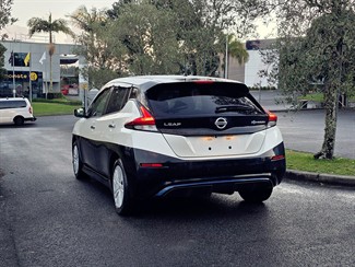 2018 Nissan LEAF - Thumbnail