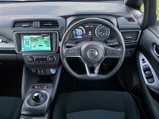 2018 Nissan LEAF - Thumbnail