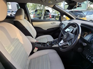 2018 Nissan LEAF - Thumbnail