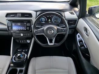 2018 Nissan LEAF - Thumbnail