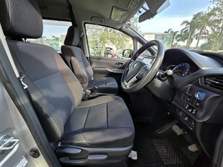 2014 Toyota NOAH - Thumbnail