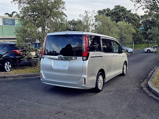 2014 Toyota NOAH - Thumbnail