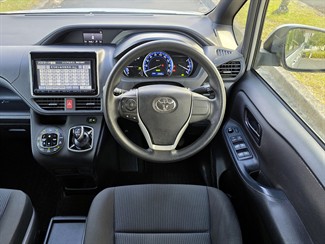 2014 Toyota NOAH - Thumbnail